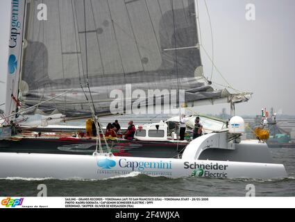 SEGELN - GRANDS RECORDS - YOKOHAMA (JAP) NACH SAN FRANCISCO (USA) - YOKOHAMA START - 29/05/2006 - FOTO : KAORU SOEHATA / CAP GEMINI SCHNEIDER ELECTRIC / DPPI GERONIMO / SKIPPER : OLIVIER DE KERSAUSON (FRA) Stockfoto