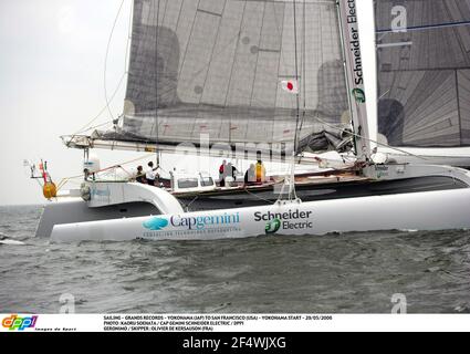 SEGELN - GRANDS RECORDS - YOKOHAMA (JAP) NACH SAN FRANCISCO (USA) - YOKOHAMA START - 29/05/2006 - FOTO : KAORU SOEHATA / CAP GEMINI SCHNEIDER ELECTRIC / DPPI GERONIMO / SKIPPER : OLIVIER DE KERSAUSON (FRA) Stockfoto