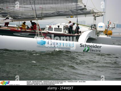 SEGELN - GRANDS RECORDS - YOKOHAMA (JAP) NACH SAN FRANCISCO (USA) - YOKOHAMA START - 29/05/2006 - FOTO : KAORU SOEHATA / CAP GEMINI SCHNEIDER ELECTRIC / DPPI GERONIMO / SKIPPER : OLIVIER DE KERSAUSON (FRA) Stockfoto