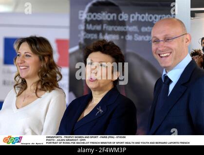 OMNISPORTS - TROPHÄEN FRAUEN UND SPORT - PARIS (FRA) - 07/03/08 FOTO : JULIEN GIRARDOT / DPPI PORTRAIT VON ROSELYNE BACHELOT FRANZÖSISCHER MINISTER FÜR SPORTGESUNDHEIT UND JUGEND UND BERNARD LAPORTE FRANZÖSISCHER MINISTER FÜR SPORT MIT MAUD FONTENOY EINEM FRANZÖSISCHEN SEGLER, DER ALLEIN UM DIE WELT GEGEN WIND SEGELT Stockfoto