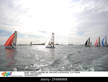 SEGELN - RAID BLEU NORMANDIE 2008 - SAINT VAAST LA HOUGUE (FRA) - 13 BIS 17/08/2008 FOTO : JULIEN GIRARDOT ILLUSTRATION FLOTTE Stockfoto