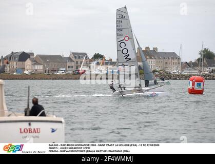 SEGELN - RAID BLEU NORMANDIE 2008 - SAINT VAAST LA HOUGUE (FRA) - 13 BIS 17/08/2008 FOTO : JULIEN GIRARDOT / DPPI FRA004 - GURVAN BONTEMPS (FRA) & MATTHIEU MARFAING (FRA) Stockfoto