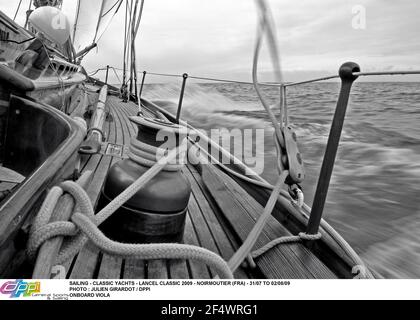 SEGELN - KLASSISCHE YACHTEN - LANCEL CLASSIC 2009 - NOIRMOUTIER (FRA) - 31/07 BIS 02/08/09PHOTO : JULIEN GIRARDOT / DPPI AN BORD VON VIOLA Stockfoto