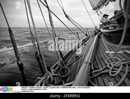 SEGELN - KLASSISCHE YACHTEN - LANCEL CLASSIC 2009 - NOIRMOUTIER (FRA) - 31/07 BIS 02/08/09PHOTO : JULIEN GIRARDOT / DPPI AN BORD VON VIOLA Stockfoto