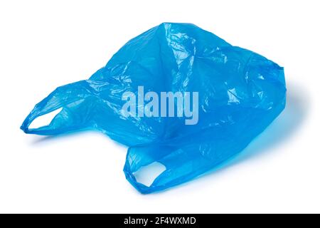 Einzelne leere blaue Plastiktüte isoliert auf weißem Hintergrund Stockfoto