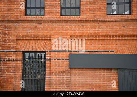 Alte viktorianische Backsteinfassade in der Innenstadt von Dublin, Irland. Stockfoto