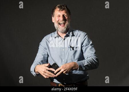 Edimburgh, Schottland. 19. August 2018. Der schottische Schriftsteller, Akademiker und Aktivist Alastair McIntosh nimmt während der Edinburgh International an einer Fotozelle Teil Stockfoto