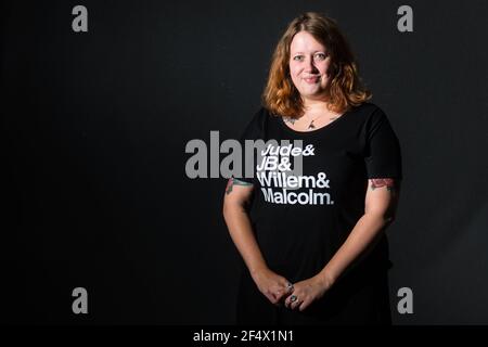 Edimburgh, Schottland. 19. August 2018. Claire Askew, schottische Lyrikerin, Romanautorin und Gemeindepädagogin, nimmt während des Edinburgh Internation an einer Fotozelle Teil Stockfoto