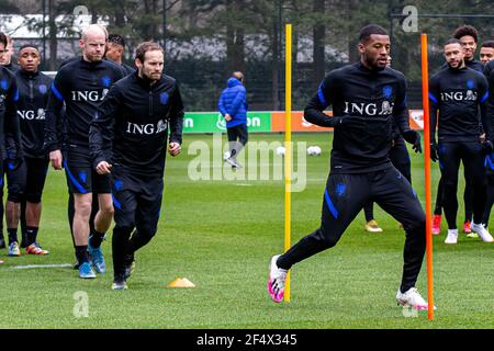 ZEIST, NIEDERLANDE - MÄRZ 23: Davy Klaassen aus den Niederlanden, Daley Blind aus den Niederlanden, Georginio Wijnaldum aus den Niederlanden während der Pre Stockfoto