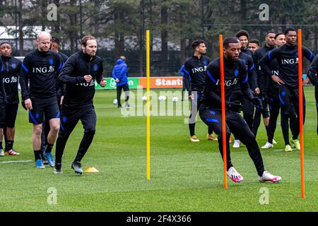 ZEIST, NIEDERLANDE - MÄRZ 23: Davy Klaassen aus den Niederlanden, Daley Blind aus den Niederlanden, Georginio Wijnaldum aus den Niederlanden während der Pre Stockfoto