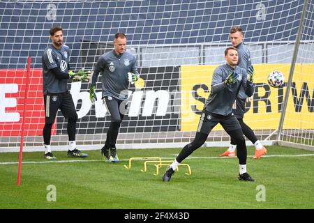 Torwart Kevin Trapp, Torwart Marc-Andre ter Stegen, Torwart Manuel Neuer und Torwart Bernd Leno (Deutschland) (von links). GES. / Fussball / DFB-Training Düsseldorf, die Team, 23.03.2021 Fußball: Training, Training Deutsche Nationalmannschaft, Düsseldorf, 23. März 2021 - Einsatz weltweit Stockfoto