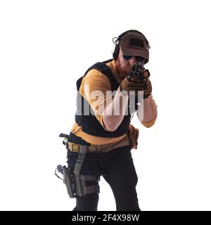 Ein Mann in militärischer Uniform russischer Militärberater in der Moderne Mal auf weißem Hintergrund im Studio Stockfoto