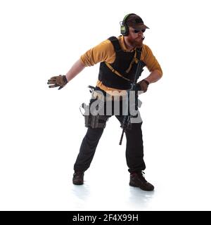 Ein Mann in militärischer Uniform russischer Militärberater in der Moderne Mal auf weißem Hintergrund im Studio Stockfoto