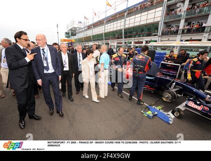 MOTORSPORT - F1 2008 - FRANKREICH GP - MAGNY COURS 19/06 BIS 22/06/2008 - FOTO : OLIVIER GAUTHIER / DPPI AMBIANCE BERNARD LAPORTE / FRANZÖSISCHER SPORTSEKRETÄR - NICOLAS DESCHAUX / PRÄSIDENT DER FFSA Stockfoto