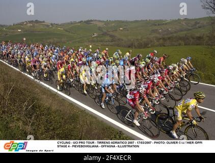 RADFAHREN - UCI PRO TOUR - TIRRENO ADRIATICO 2007 - 17/03/2007 - FOTO: OLIVIER GAUTHIER /DPPI ETAPPE 4 - PIEVEBOVIGLIANA - OFFAGNA - ILLUSTRATION Stockfoto