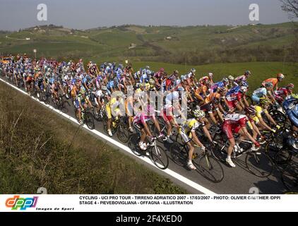 RADFAHREN - UCI PRO TOUR - TIRRENO ADRIATICO 2007 - 17/03/2007 - FOTO: OLIVIER GAUTHIER /DPPI ETAPPE 4 - PIEVEBOVIGLIANA - OFFAGNA - ILLUSTRATION Stockfoto