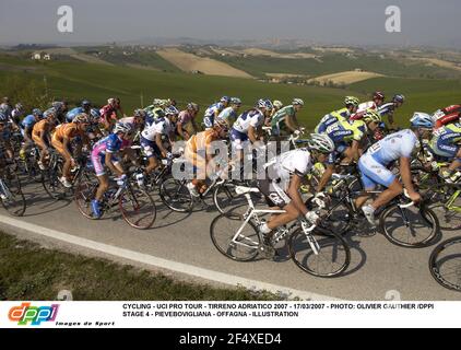 RADFAHREN - UCI PRO TOUR - TIRRENO ADRIATICO 2007 - 17/03/2007 - FOTO: OLIVIER GAUTHIER /DPPI ETAPPE 4 - PIEVEBOVIGLIANA - OFFAGNA - ILLUSTRATION Stockfoto