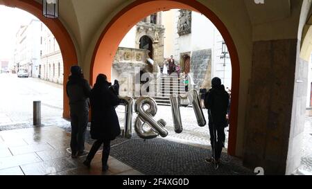 Etwas seltener zu sehen, eine Hochzeit während der Corona Pandemie in Görlitz am 20.03.2021 Stockfoto