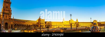 Spanische Schritte am Ende des Tages, in Sevilla, Andalusien, Spanien Stockfoto