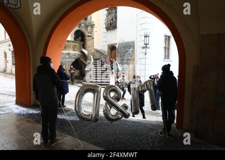 Etwas seltener zu sehen, eine Hochzeit während der Corona Pandemie in Görlitz am 20.03.2021 Stockfoto