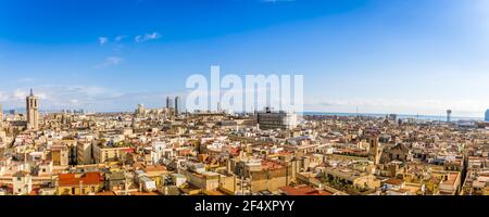 Panorama der Stadt Barcelona, von der Basilika Santa Maria del Pi, in Katalonien, Spanien Stockfoto