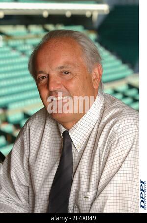 TENNIS - NAHAUFNAHME - CHRISTIAN BIMES (FRA) - 14/05/2002 - TENNIS FRANZÖSISCH FEDERATION PRÄSIDENT - OLIVIER GAUTHIER / WAKE UPP / DPPI Stockfoto