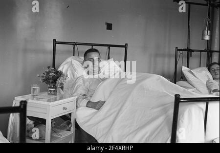 Zweiter Weltkrieg. Lazarett (wahrscheinlich in Holland). Verwundete Angehörige der deutschen Wehrmacht im Krankenhausbett Stockfoto