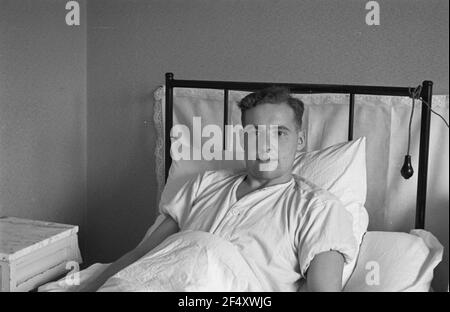 Zweiter Weltkrieg. Lazarett (wahrscheinlich in Holland). Verwundete Angehörige der deutschen Wehrmacht im Krankenhausbett Stockfoto