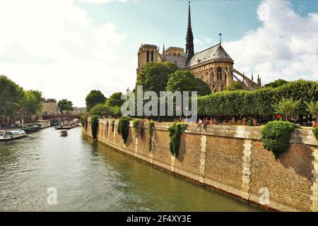 Blick auf die Notre Dame de Paris an der seine in Paris, Frankreich Stockfoto