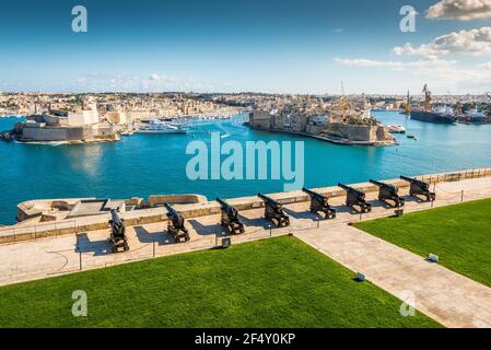 Senglea und Vittoriosa aus den Upper Barrakka Gardens in Valletta, Hauptstadt der Insel Malta Stockfoto