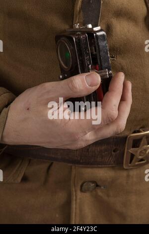 Männlicher Schauspieler in Form eines Offiziers des Major der Roten Armee während des Zweiten Weltkriegs Stockfoto