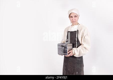 Junge Frau in weißer medizinischer Kleidung, Arzt oder Krankenschwester der sowjetischen Armee während des Krieges, 1940s Stockfoto