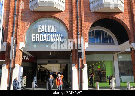 Einkaufszentrum Ealing Broadway im Westen Londons, Großbritannien Stockfoto
