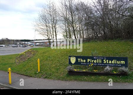 Allgemeine Ansicht von außerhalb des Bodens die Sky Bet League ein Spiel im Pirelli Stadium, Burton upon Trent. Bilddatum: Dienstag, 23. März 2021. Stockfoto