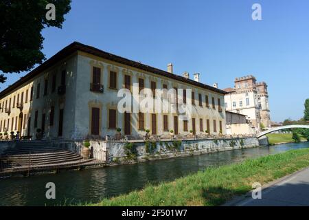 Radweg entlang des Naviglio Grande von Abbiategrasso nach Turbigo (Lombardei, Italien), bei Robecco sul Naviglio: Villa Gaia Stockfoto