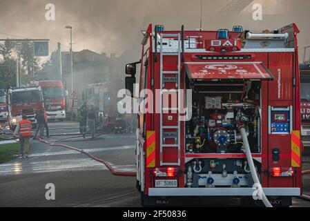 VILLANOVA DEL GHEBKO, ITALIEN 23. MÄRZ 2021: Italienische Feuerwehrleute Notfall Stockfoto