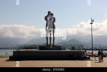 'Ali and Nino' modernistische Freiluft-Skulptur im Costalpark, Batumi, Georgia Stockfoto