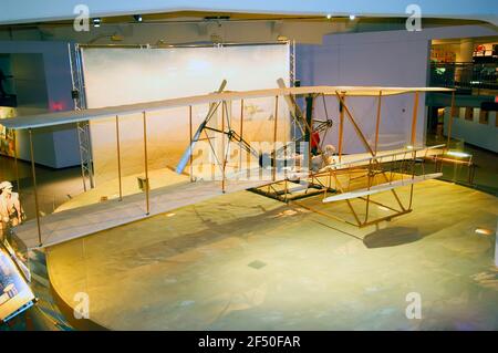 Replik des ursprünglichen Wright Brothers zweiflügeligen Flugzeugs im Henry Ford Museum in Greenfield Village Dearborn, Michigan Stockfoto