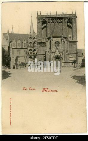 Domplatz mit Dom und Albrechtsburg Big Wendelstein Meißen. Domplatz mit Dom und Albrechtsburg. Großer Spiralstein Stockfoto