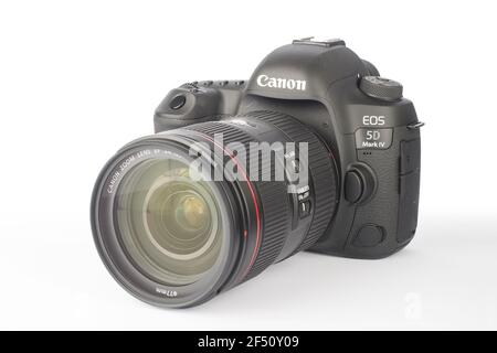 Mailand, Italien - 23. März 2021: Nahaufnahme einer Canon EOS 5D Mark IV Stockfoto