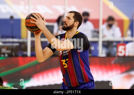 Nikola Mirotic vom FC Barcelona beim Liga Endesa Spiel zwischen FC Barcelona und Movistar Estudiantes im Palau Blaugrana in Barcelona, Spanien. Stockfoto