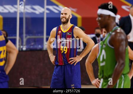 Nick Calathes vom FC Barcelona beim Liga Endesa Spiel zwischen FC Barcelona und Movistar Estudiantes im Palau Blaugrana in Barcelona, Spanien. Stockfoto