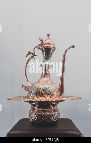 Vintage goldenen Krug orientalischen Vintage Stil Kollektion Luxus Royal Stockfoto