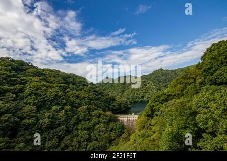 Nunobiki Dam von der Seilbahn nach Kobe Herb gesehen Garten Stockfoto