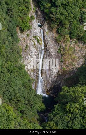 Nunobiki Wasserfall von der Seilbahn zum Kobe Herb Garden gesehen Stockfoto