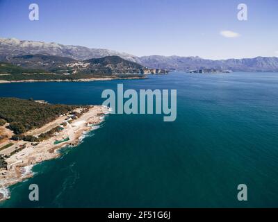 Ploce Strand in Budva Riviera, Montenegro. Luftaufnahmen Stockfoto