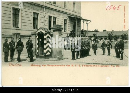 Feldartillerie - Kaserne Dresden. Baracke des Royal Saxon 4th Field Artillery Regiment Nr. 48, Entfernung der Uhr Stockfoto