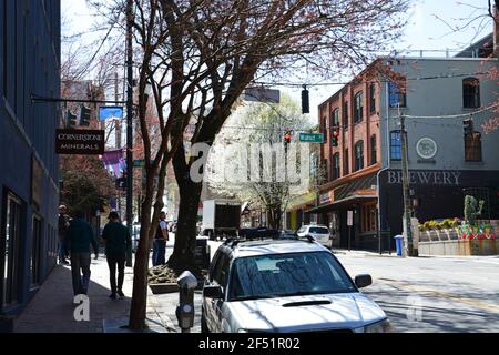 Das Einkaufsviertel an der Lexington Avenue in Asheville, North Carolina. Stockfoto