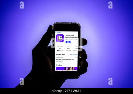 Spanien. März 2021, 23rd. In dieser Abbildung wird die Twitch App im App Store auf einem Smartphone-Bildschirm angezeigt. (Foto von Thiago Prudencio/SOPA Images/Sipa USA) Quelle: SIPA USA/Alamy Live News Stockfoto