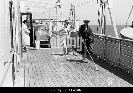 Boardleben Milwaukee. Passagiere am Shuffleboard spielen auf dem Oberdeck Stockfoto